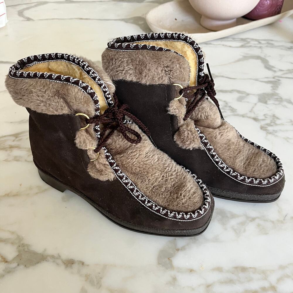 Vintage Snowland suede Ugg boots